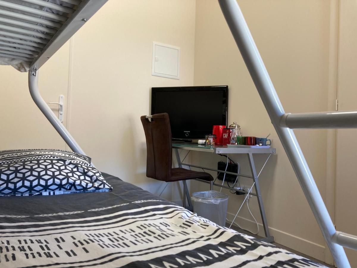 La Chambre Du Tonneau Montigny-sur-l'Ain Bagian luar foto